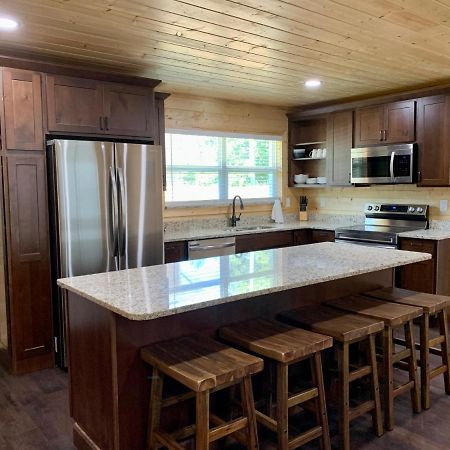 The Brick House: Brand New! 3 Bedroom Home With Private Driveway 鸽子谷 外观 照片