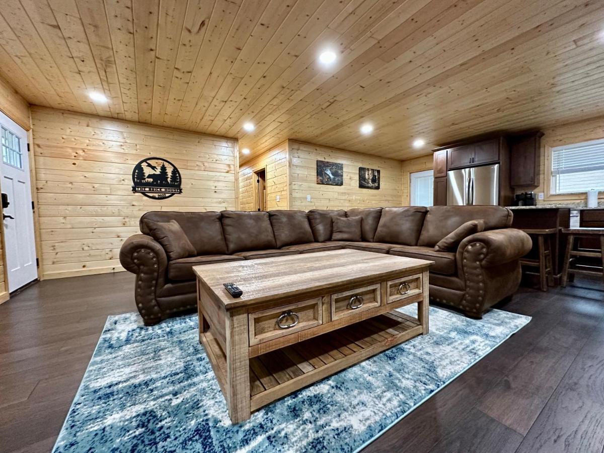 The Brick House: Brand New! 3 Bedroom Home With Private Driveway 鸽子谷 外观 照片